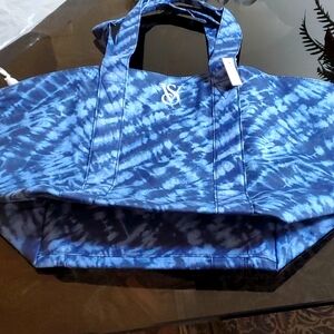 BNWT Victoria Secret tote bag blue print zip closure